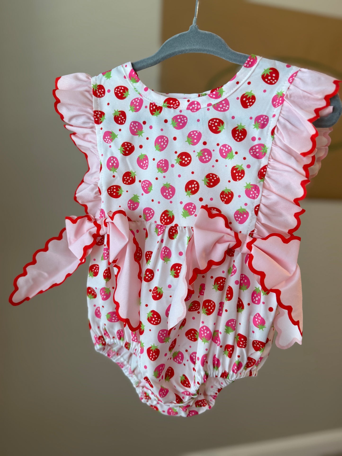 Ruffle Strawberry Bubble